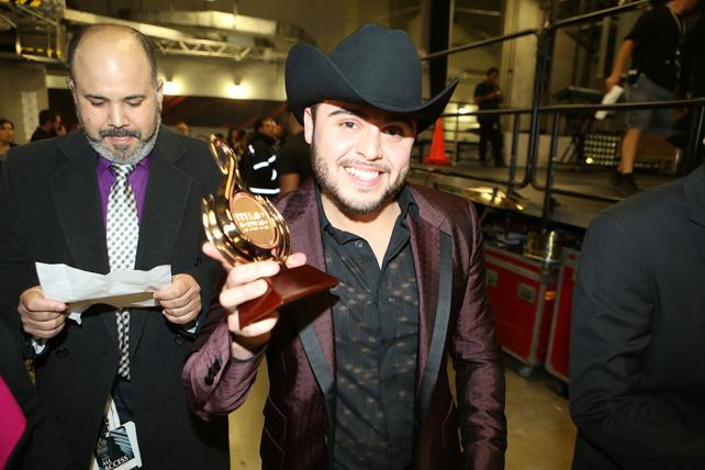 premiolonuestro's tweet photo. Lo que no viste de @gerardoortiznet, @PrinceRoyce, @Jbalvin, @Thalia y más: http://t.co/GNza4HE5HJ #PremioLoNuestro http://t.co/9pnjSVub41