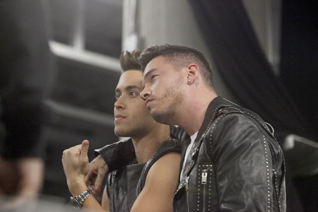 premiolonuestro's tweet photo. Lo que no viste de @gerardoortiznet, @PrinceRoyce, @Jbalvin, @Thalia y más: http://t.co/GNza4HE5HJ #PremioLoNuestro http://t.co/9pnjSVub41
