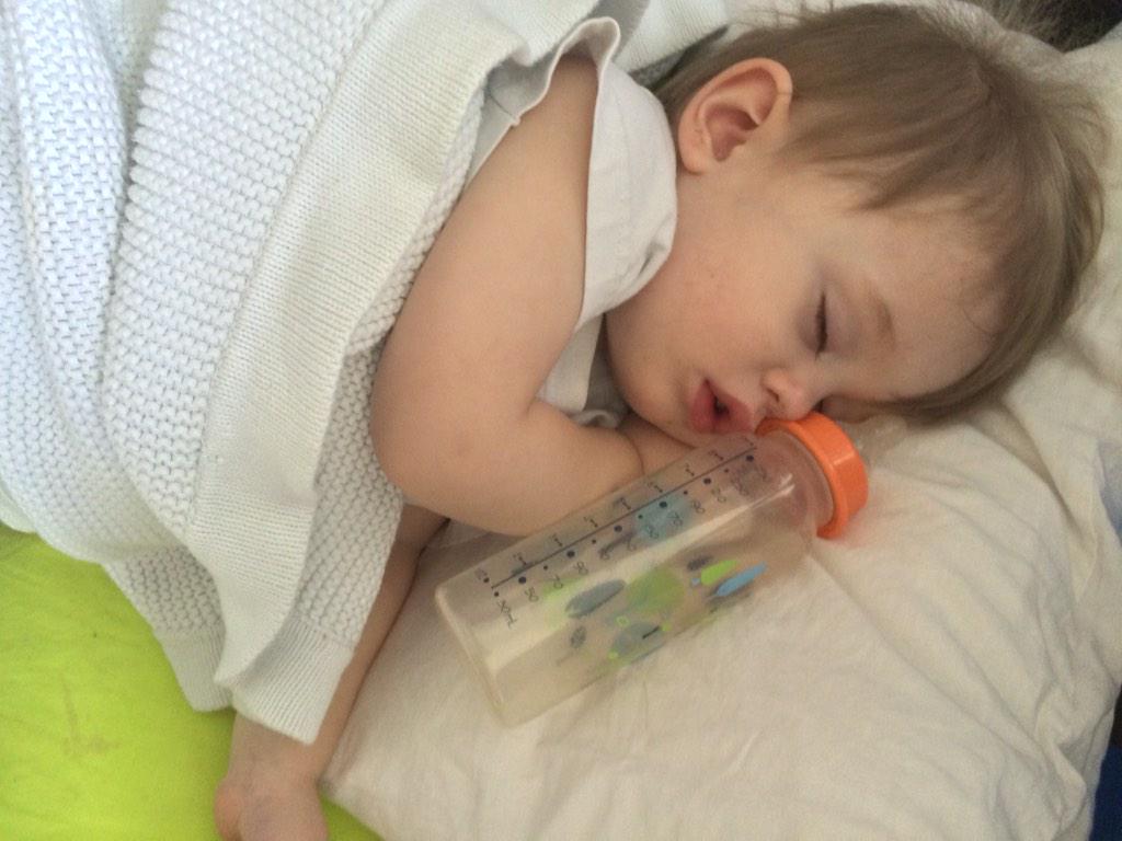 simonolsen080's tweet photo. So cute😎😴😴😴 http://t.co/jz8DgTJCs3