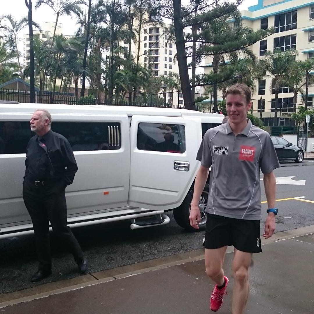 markbournerun's tweet photo. Quite an interesting entry for elite start group this morning. Very Gold Coast! #stretchhummer http://t.co/GNKNTBLEi6