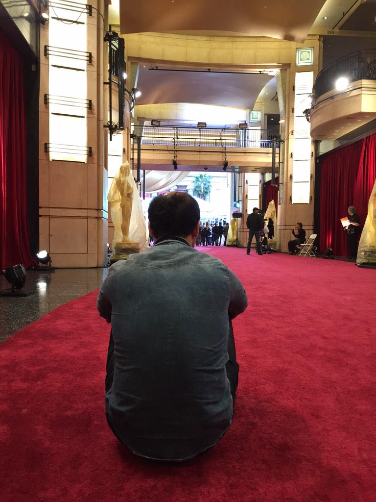 moonfilms's tweet photo. @Cinemascomics Viaje a LA 600€, comida  hoy 8€. Sentir la alfombra de los Oscars y cumplir un sueño no tiene precio. http://t.co/LyrvNdUJP0