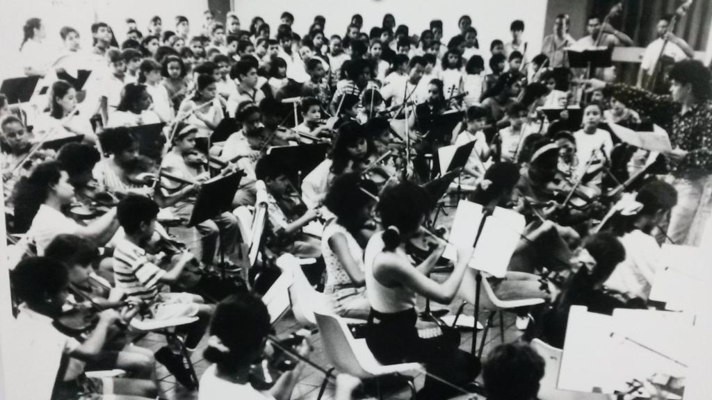 "<a href="/SistemaAnz/">Sistema Anzoátegui</a>: Orquesta Juvenil de Puerto La Cruz dirigiendo Mto <a href="/gregorycarreno/">Gregory Carreño</a> 1992 #ElSistemaCumple40 <a href="/elsistema/">El Sistema</a> "
