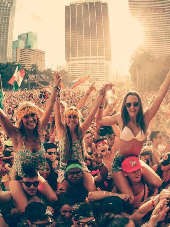 LifeAsARaver's tweet image. Relationship goals: