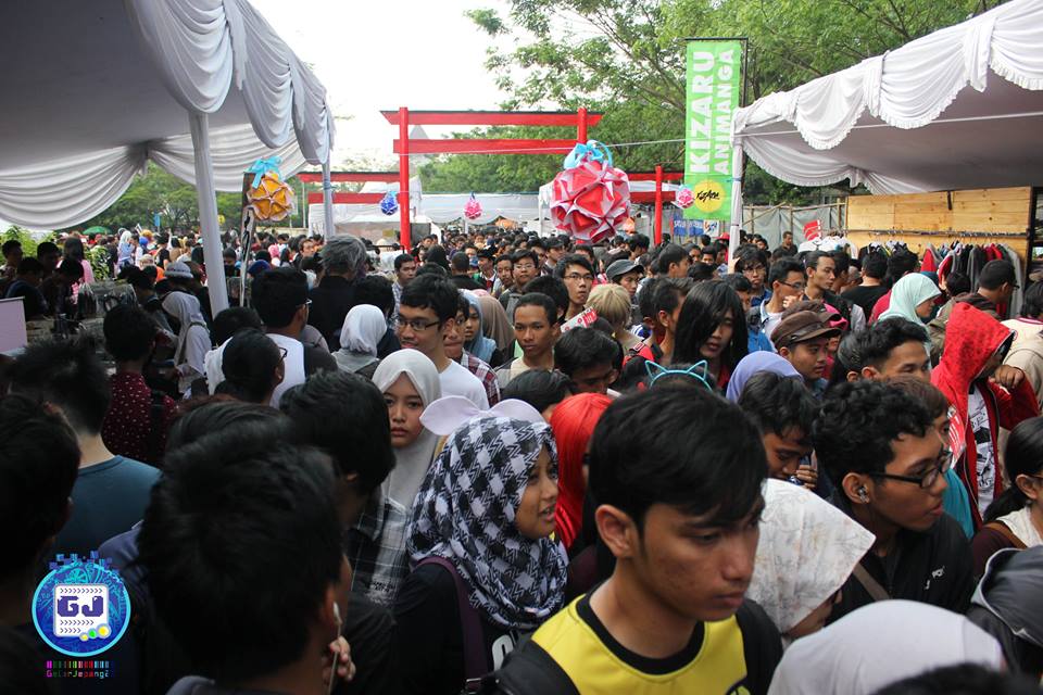 Admin mau mengingatkan pendaftaran bazaar besok niih! Blm tau bazaar GJUI kayak apa? Coba intip foto taun lalu yuk!