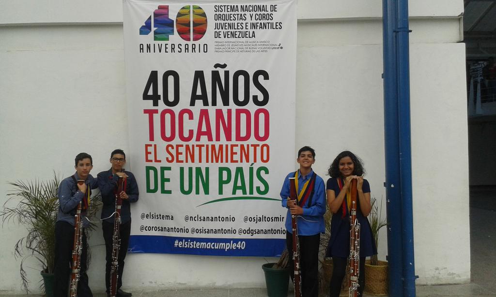 Bass4_Ensamble's tweet photo. Cuatro foticos del día de hoy, un gran día para el cuarteto #elsistemacumple40 @elsistema @nclsanantonio @osjaltosmir http://t.co/U8mkJ4H8Xh