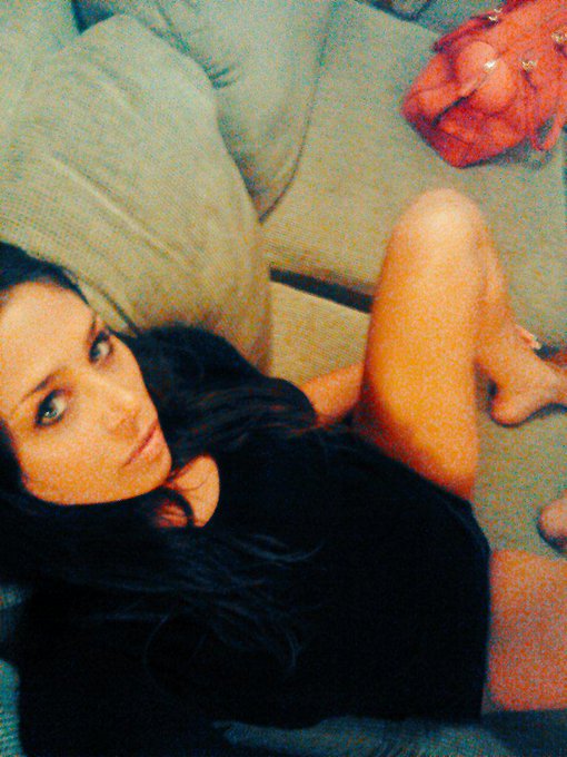 Xoxo;) #sittingpretty #kiss  :-* http://t.co/5juvSgZ3I8<a href="/tag/sittingpretty"class="tags">#sittingpretty</a><a href="/tag/kiss"class="tags">#kiss</a>