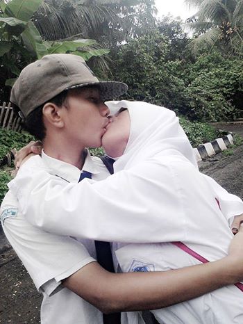 Hadohh Stakof Kemarin Anak Sd Ciuman Ini Anak Smp Mana Uni Fahiraidris Korban Film Nih Pic Twitter Comtsejvtmuf Hadohh Stakof Kemarin Anak Sd Ciuman Ini Anak Smp Mana Uni Fahiraidris Korban Film Nih Pic Twitter Comtsejvtmuf