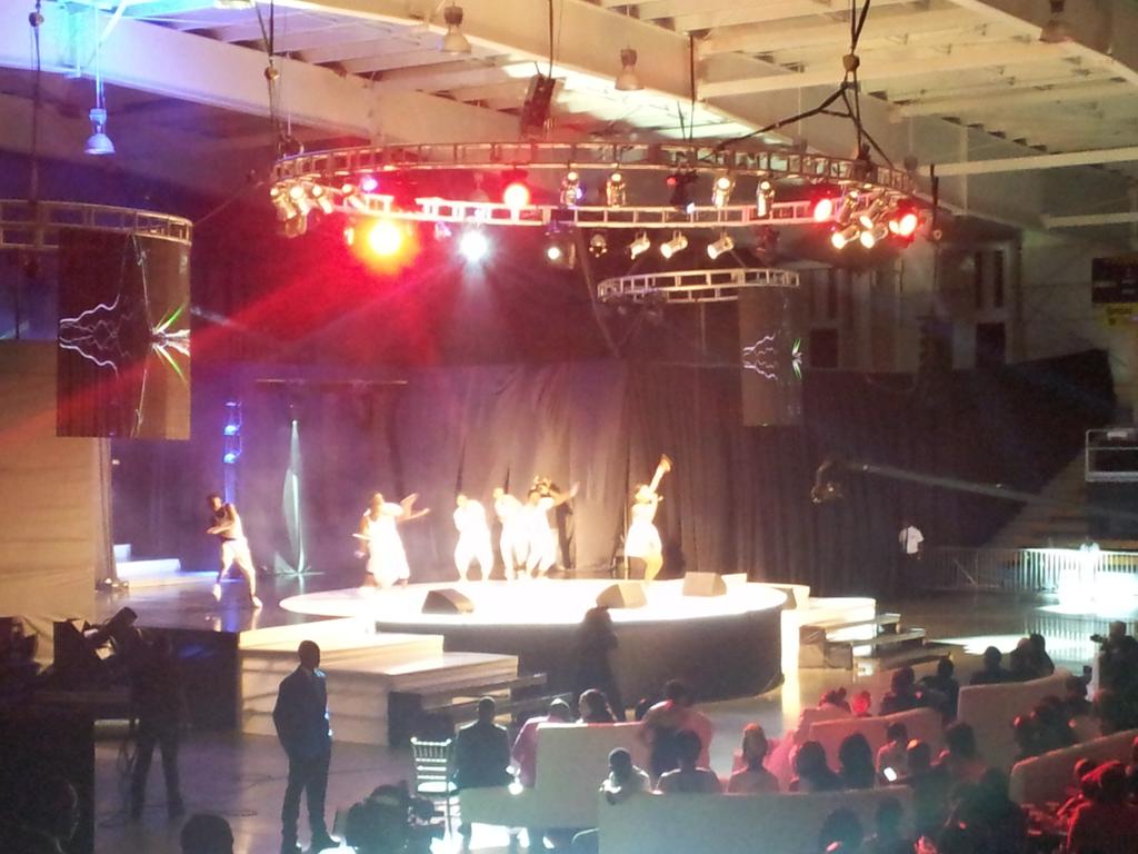 IWatchCampus's tweet photo. @Denyque was performing #YVAs2015 http://t.co/CjvqpvmJWc