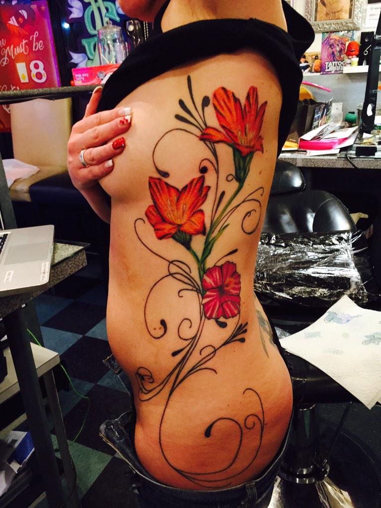 roccoftw22's tweet image. #girlswithtattoos #InkedFemales #OnlyTattoosGirls #tattoomaniahwd #tattoo #SunsetStrip #flowertattoo