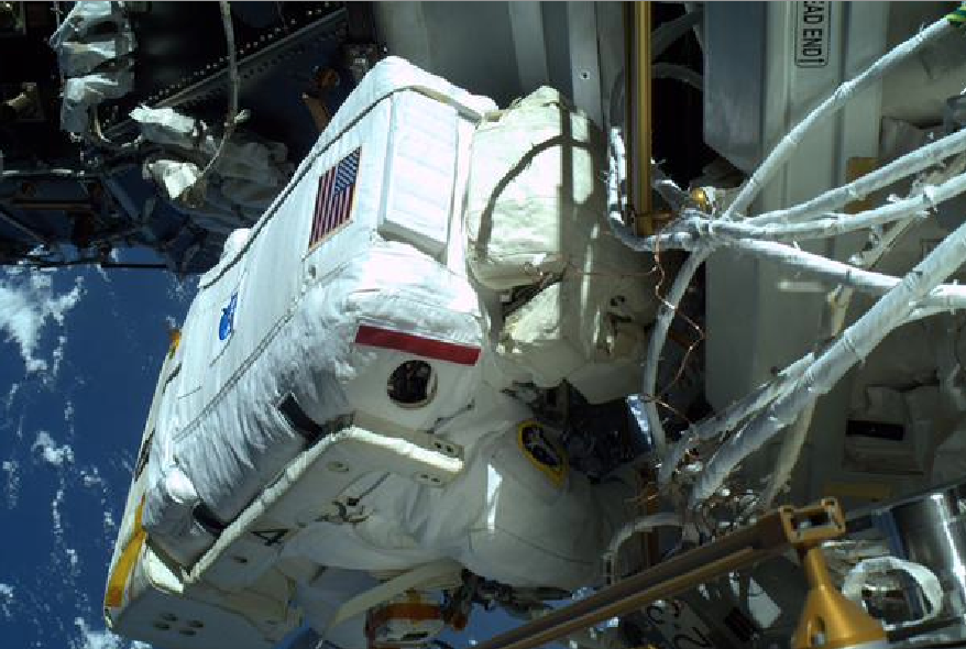 ShuttleAlmanac's tweet photo. New pic 2 - from todays US #ISS #EVA29 http://t.co/AiUAlP1iPr