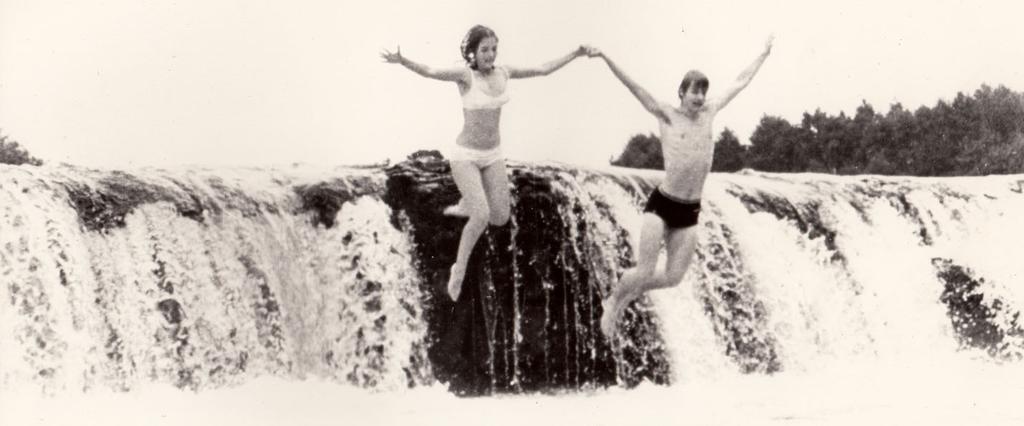 GoldingenCinema's tweet photo. Ziema-ir par garu. Sapņojam par lēcienu @kuldigasnovads rumbā un kino zem zvaigznēm. Un saullēkta pastaigu. Drīz. http://t.co/qnb72Tob1S