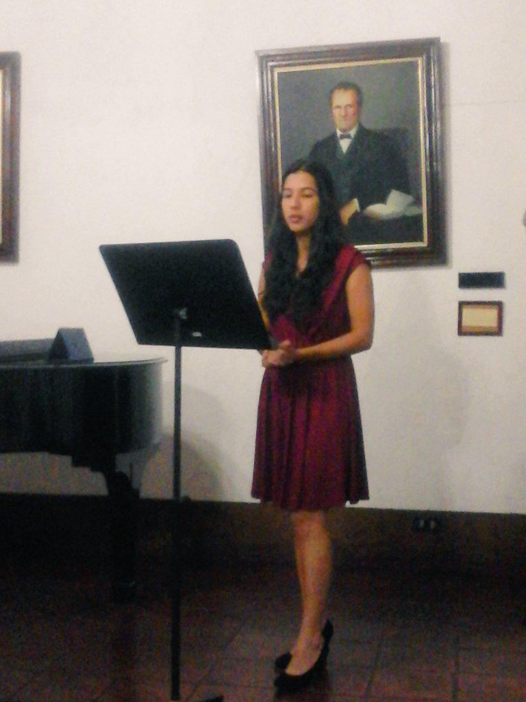 CoroSinfonicoJM's tweet photo. 21F Casa de los antiguos gobernadores. Soprano Genesis D. #ElSistemaCumple40 @elsistema @fosjiem @CoroSinfonicoJM http://t.co/DNCjG3wpv4