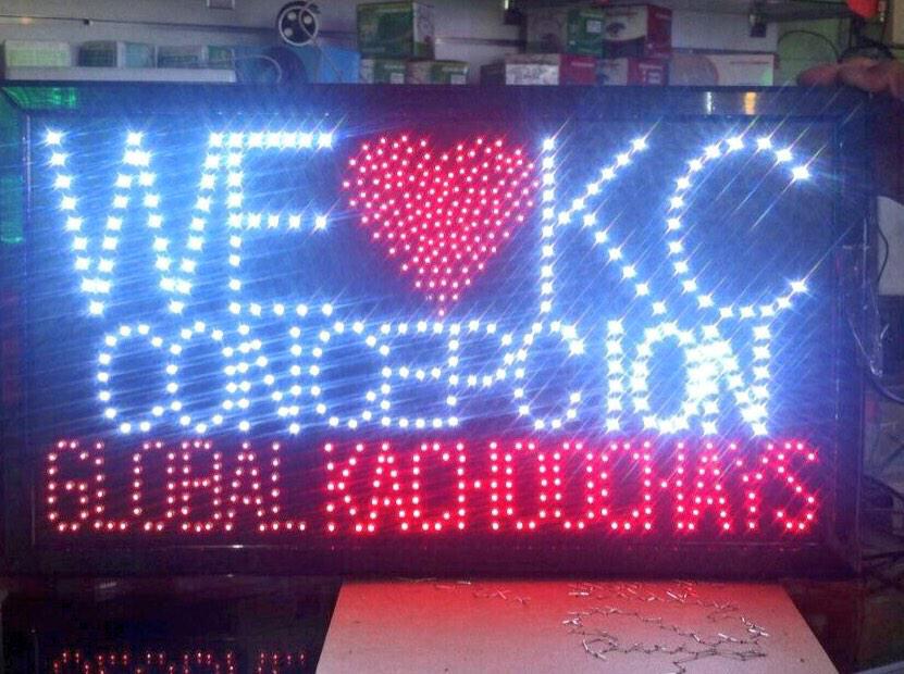 Pink_Mochalatte's tweet photo. Waaahhh! @GlobalKaChooch I super love our new LED banner! #KCConASAP20 http://t.co/pOyihxbYa5