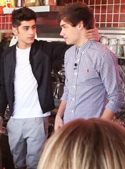 bordersziiam's tweet photo. They did this on purpose. To mess with my feels. #FETUSSTATUS http://t.co/9R5AuxVVck