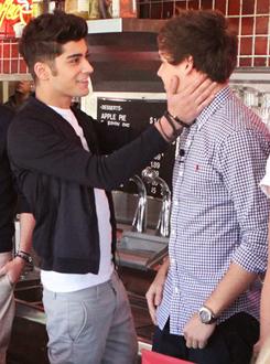 bordersziiam's tweet photo. They did this on purpose. To mess with my feels. #FETUSSTATUS http://t.co/9R5AuxVVck