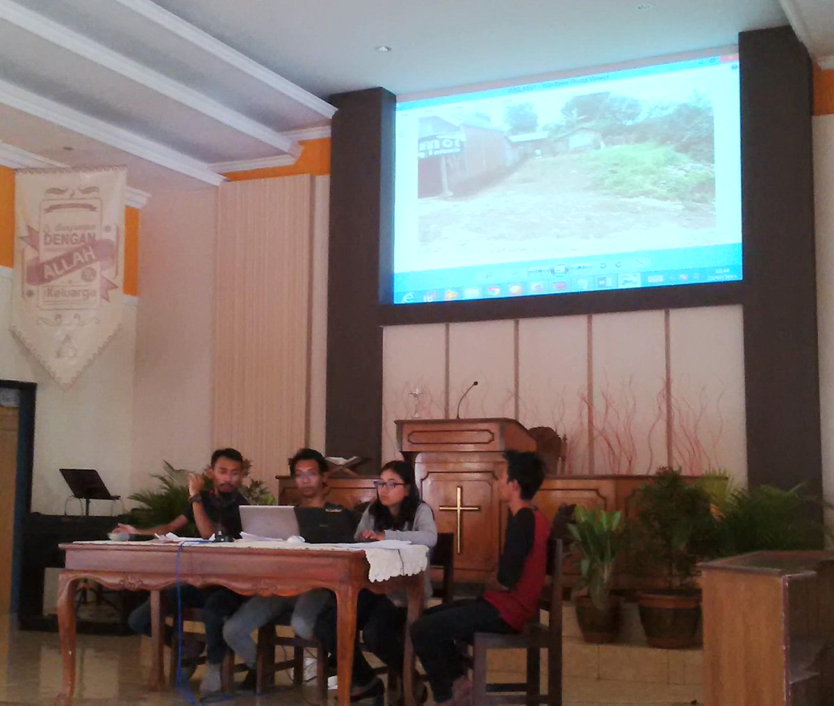 kppMLG1's tweet photo. Terpilih! Panitia #KemahRaya15  Ket. Bagus P (Kpj), WaKet. Puguh (kba), Sektrs. Tiffani (Mlng), Bend. Jevanika (Gdng) http://t.co/42EJI7bWrX