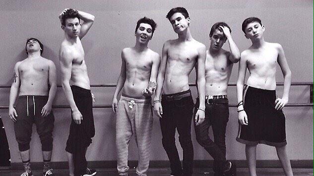 O2Love06's tweet image. When they were rehearsing for tour 😏 wish they would tour again