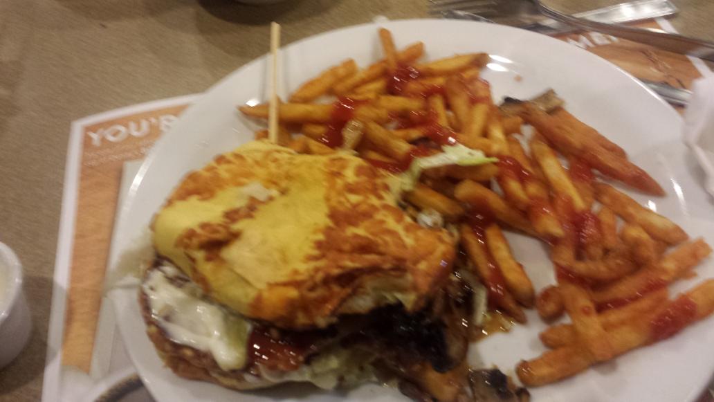 Sdotso3's tweet photo. Ever just got the late night munchies.....yeah Dennys http://t.co/YSiNhpooiC