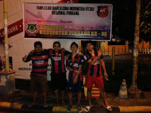 FCB_Indonesia's tweet photo. [PINRANG] saat Pemasangan banner dirgahayu kab. Pinrang @FCBI_PINRANG #fcbipict http://t.co/UBeCI8On3p