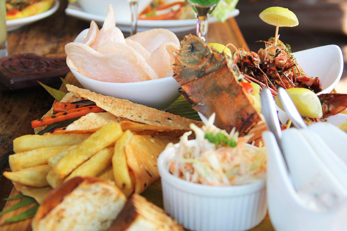 mnaraniBcottag's tweet photo. mmm...lobster...yummy :) come for a bite
at @mnaraniBcottag http://t.co/JPP90Mkkwl