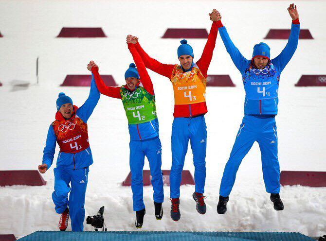 Сочи эстафета мужчины. Мужская эстафета биатлон. Биатлон сочи 2014 мужская эстафета. Биатлон сочи. Сочи эстафета мужчины.