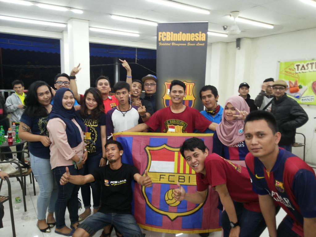 FCB_Indonesia's tweet photo. [JAKARTA] Nobar @FCBI_Jakarta w/ tamu @FCBI_Bekasi @FCBI_Bandung @FCBI_Soppeng @FCBI_Cipanas @FCBI_Polman #fcbipict http://t.co/cQeSgUVgSO