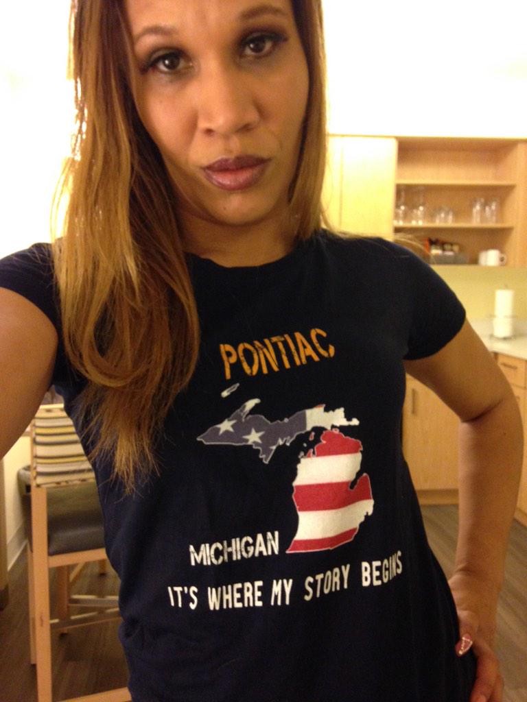 PinkElizabeth08's tweet photo. Reppin in my city #PontiacPrincess http://t.co/sMYPOZ6EY8