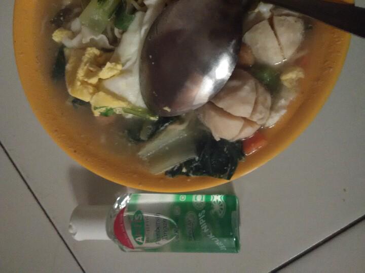 Sit_Kom_'s tweet photo. @SiAntiKuman Makan mie kalo bareng suami itu rasanya gak kalah sama makan di restoran bintang lima #AntisRomantis http://t.co/porX30p7fM