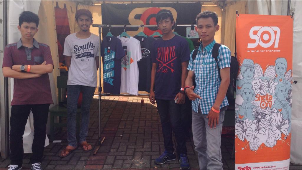 ALSEACE2025's tweet photo. Ayo mampir ke booth official merchandise @sheilaon7
Jangan lupa @sheilaon7 bakal tampil di #ALSEACE2015 ‼️ http://t.co/HDsunp1KnE