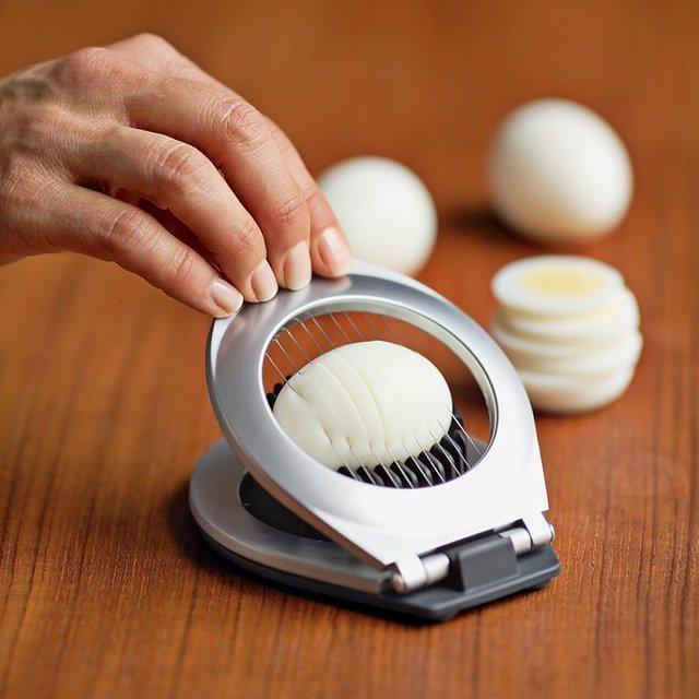 GadgetFlow's tweet image. 3-in-1 #EggSlicer bit.ly/1JvFKPS Slicing boiled eggs into equal parts is fun! #kitchenaccessories