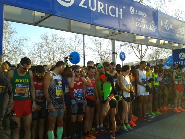sportlife_es's tweet photo. Todo preparado!  En 2 minutos empieza la #ZurichMaratonSevilla. Suerte a todos!!!! http://t.co/w0yB1mmCX2