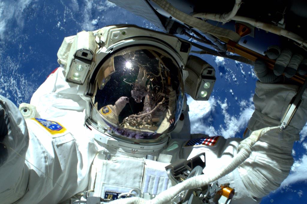 Rocket_Woman1's tweet photo. MT @AstroTerry: My #spacewalk lead #AstroButch, with me upside down in his visor. @NASA #EVA29 http://t.co/jZzjRMs5l7