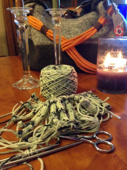 kuhlmann_sonia's tweet image. Working on a new purse this Sunday morning. #handmadepurses #assessories