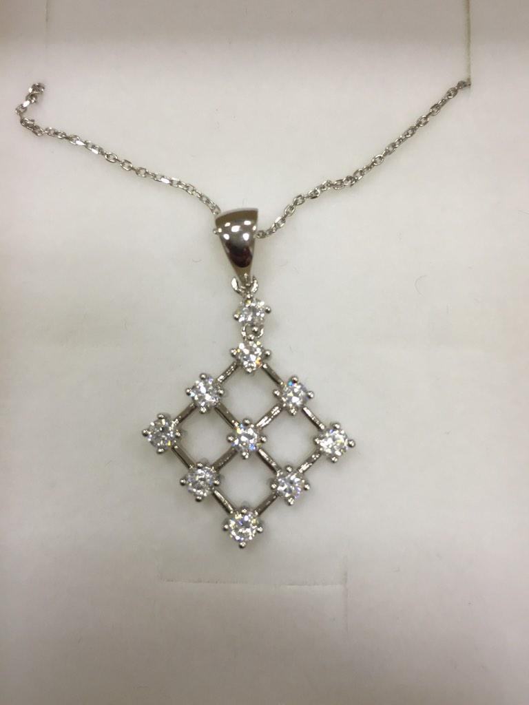 MrNickBick's tweet photo. 💎 Comp Ends TONIGHT @ 10pm 💎

RT &amp; FOLLOW to WIN 3 x Silver Pendant

#mrnickbick

http://t.co/xBMjAgaGUx

GOGOGO!! http://t.co/KIVrRP0bPm