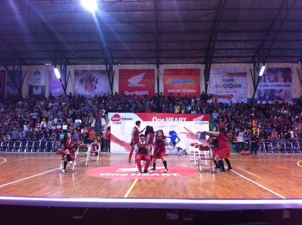 DBLWestJavaBDG's tweet photo. Penampilan top 10 #UBSZooMeeDanceCompetition dari @sman9bandung http://t.co/bpwRxPpFOL