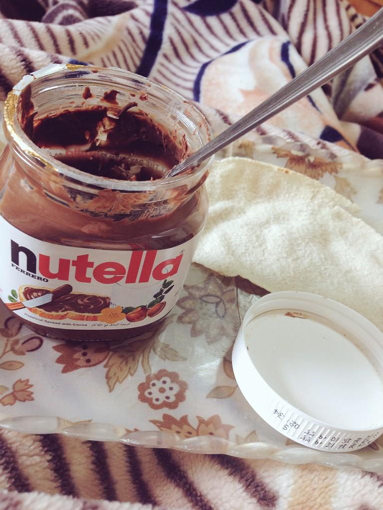 MarwaElMarouk's tweet photo. This is my morning 💆 #StillInTheBed #Nutella http://t.co/JQTDmaYS2P