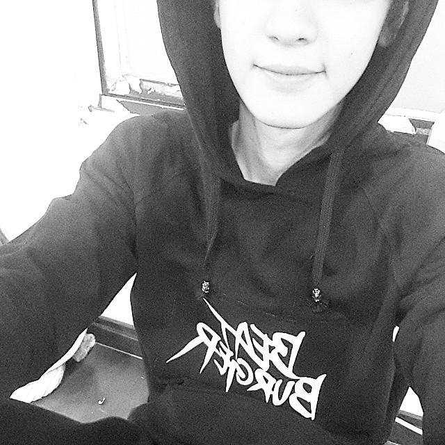 pcy_Ella's tweet photo. “@knockknock0408: CHANYEOL ins update : Beat Burger Hoodie~~~~~
http://t.co/0ES9lNxHjA http://t.co/lDh4JOaSbo”