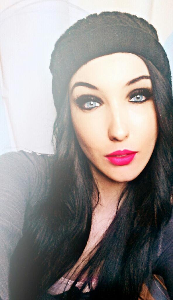 Oficial_Xukiie's tweet photo. Buenos días xukiitines  💜  ¿Cuantos FAV para mí? http://t.co/5zqiYOOzCZ