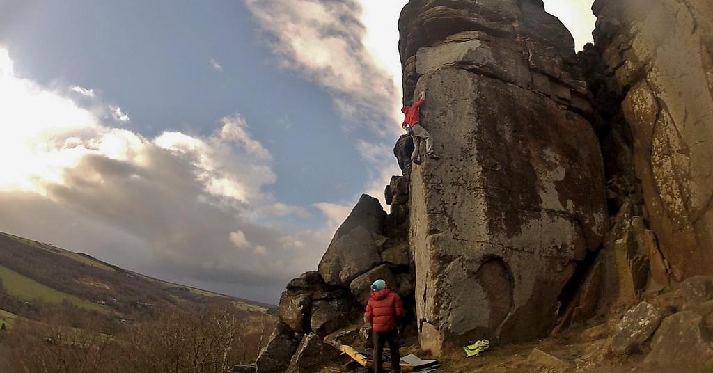 DrawdeRemah's tweet photo. Sam sending 'Narcissus' (E6 solo) @TheRealBerghaus @wildcountryuk @peakales @BELMEZFACE @tweetBoreal #adventurelist http://t.co/NtSf2SJ4Oi
