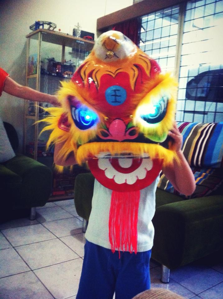 ChrysDon's tweet photo. Lion dance http://t.co/uVlr98irOU