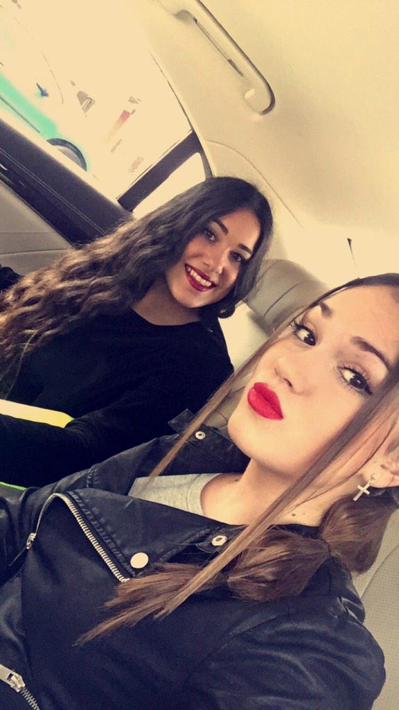 Beatrizsnd98's tweet photo. Super día 🙈😏👏🍻🎀👭💙👥 http://t.co/TLXvzz5VL2