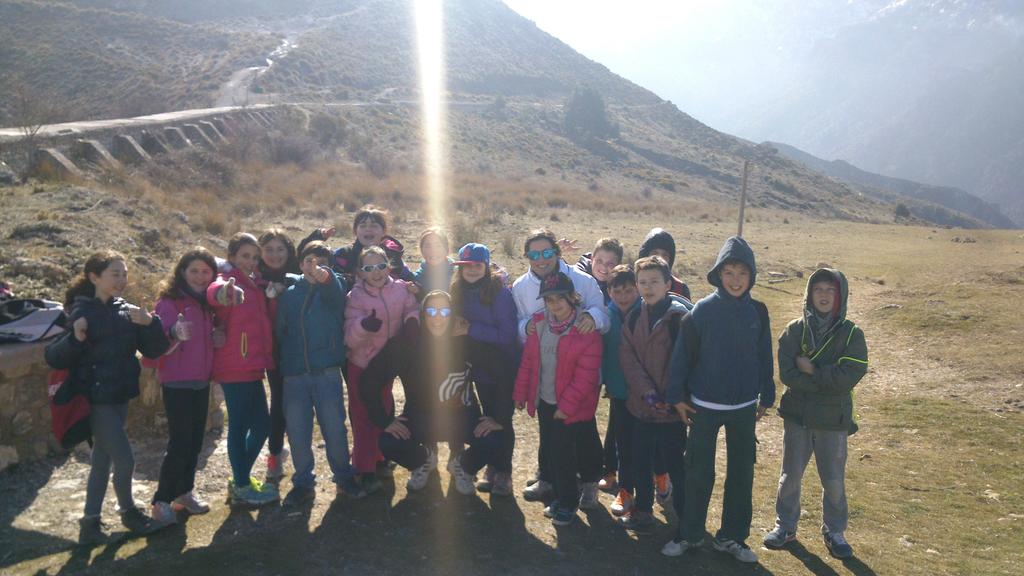 Espeloa77's tweet photo. De excursión con los Aventureros I, disfrutando del día y el paisaje @itkescolapiosgr http://t.co/wLHFBlLZIy