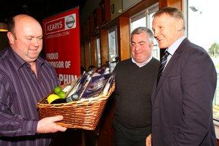 HarringtonFinb's tweet image. Great to meet @IrishRugby coach Joe Scmidt in #Cork @DolphinRFC he loved the @ShellfishDLM range from #Beara