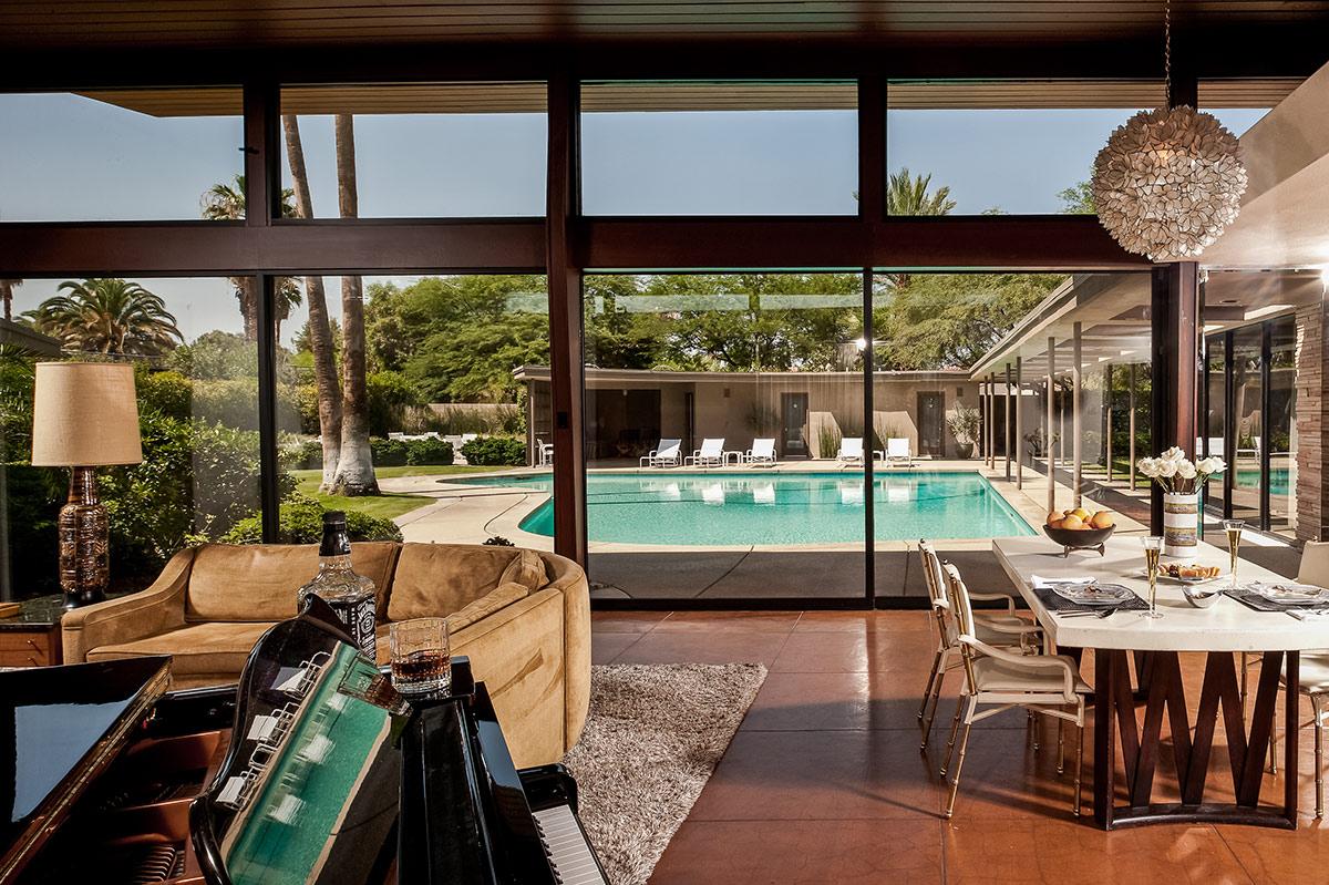 mymovellc's tweet image. Expansive sliding glass doors create a flow between inside and out, from the great room to the backyard patio.