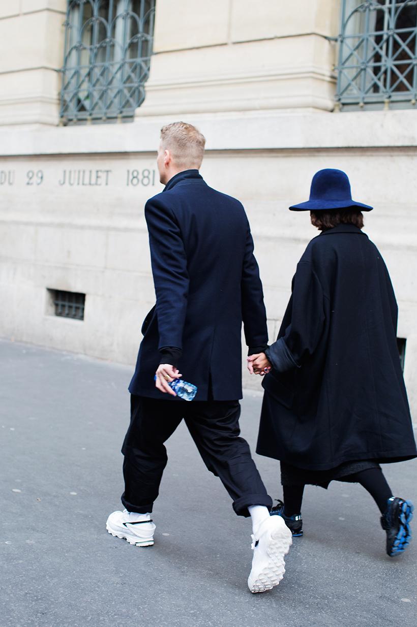 Eiichi Yukishitaさんはtwitterを使っています Menssnap ラフシモンズのスニーカーを履きこなすy 3コレクション帰りのカップル コーデ詳細 Http T Co Eurj1f5flt Http T Co Eytkdnidli ラフシモンズは去年からadidasとのコラボのスタンスミスとかかなり人気