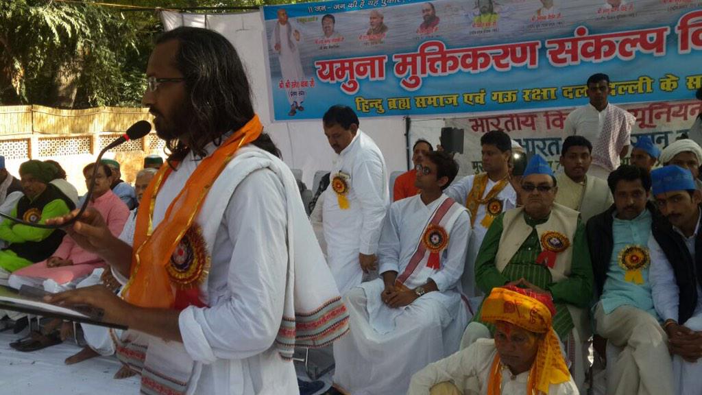 SaveYamunaRiver's tweet photo. Jantar Mantar Warning Rally Feb 22, 2015. People gathered in large numbers. http://t.co/dZuHTKUiBu