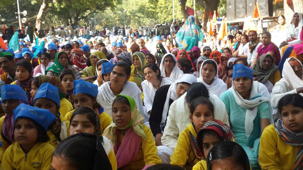 SaveYamunaRiver's tweet photo. Jantar Mantar Warning Rally Feb 22, 2015. People gathered in large numbers. http://t.co/dZuHTKUiBu