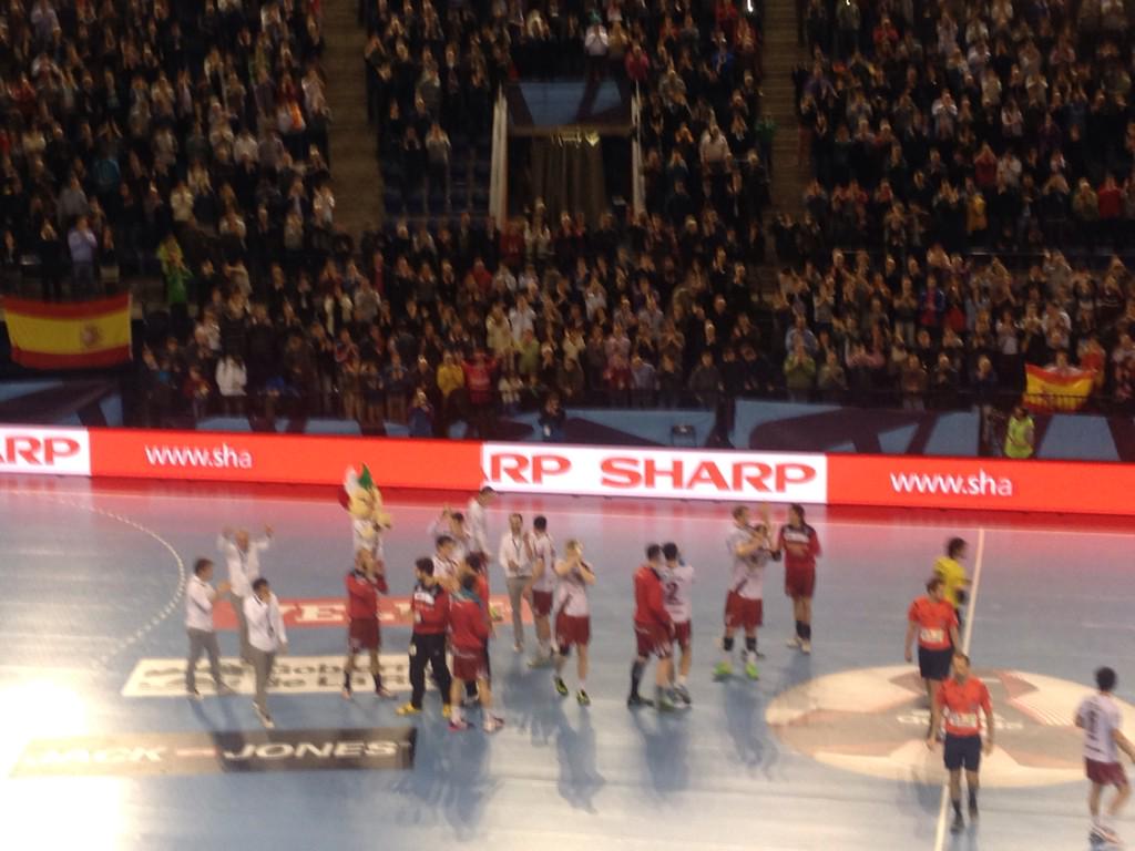 Luismilopez5's tweet photo. Estos días he comprobado la ilusión que genera @NaturhouseRioja en Logroño. Sin puntos en juego ayer se ganó crédito http://t.co/rXrNaQRL4D