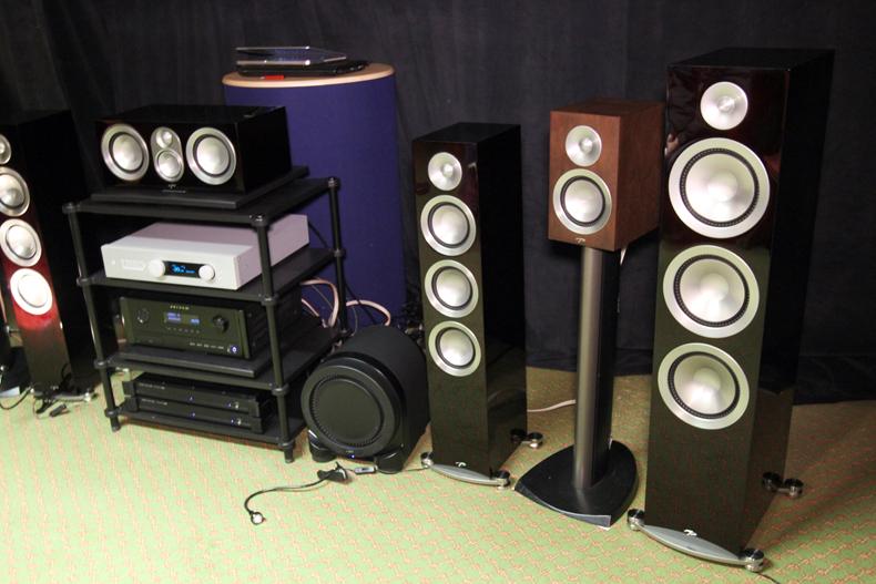 #BristolShow2015: <a href="/paradigmnow/">Paradigm Speakers</a> 's Prestige range in the flesh. Details here: whf.cm/ParadigmPresti…