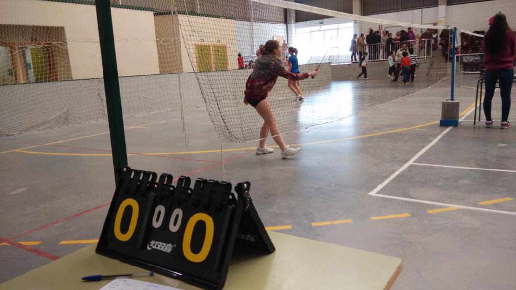 Gran mañana de Bábminton en Tudela de Duero con la 3ªJornada del Deporte Escolar.